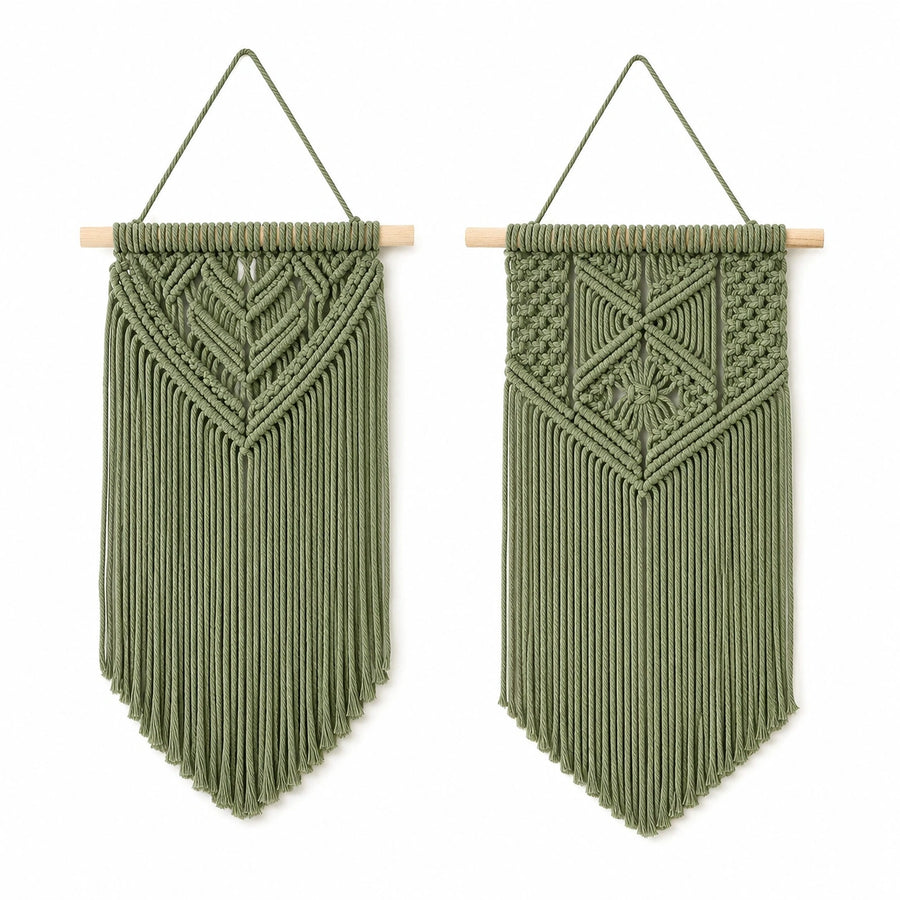 Décoration murale macramé 40 x 85 cm vert sauge en corde textile avec franges style bohème
